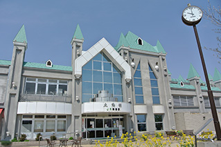 高畠駅外観写真