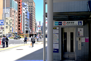 西新宿駅外観写真