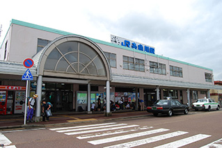 糸魚川駅外観写真