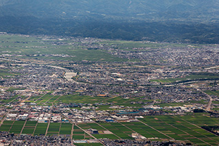 燕三条駅外観写真