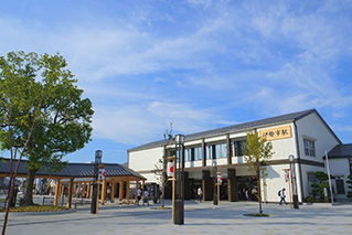 伊勢市駅外観写真