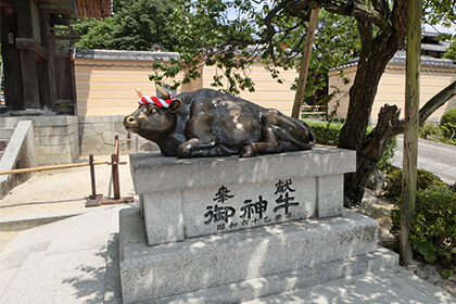 太宰府天満宮の御神牛の像