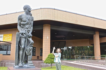 北海道立旭川美術館のブロンズ像「雄弁」