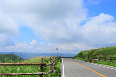  阿蘇山頂へ向かう阿蘇パノラマライン