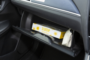 グローブボックス