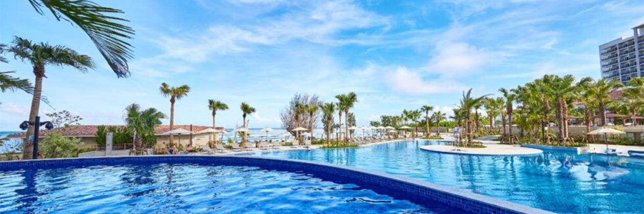 冬でも遊べる！温水プールや室内プールが自慢の沖縄ホテル13選