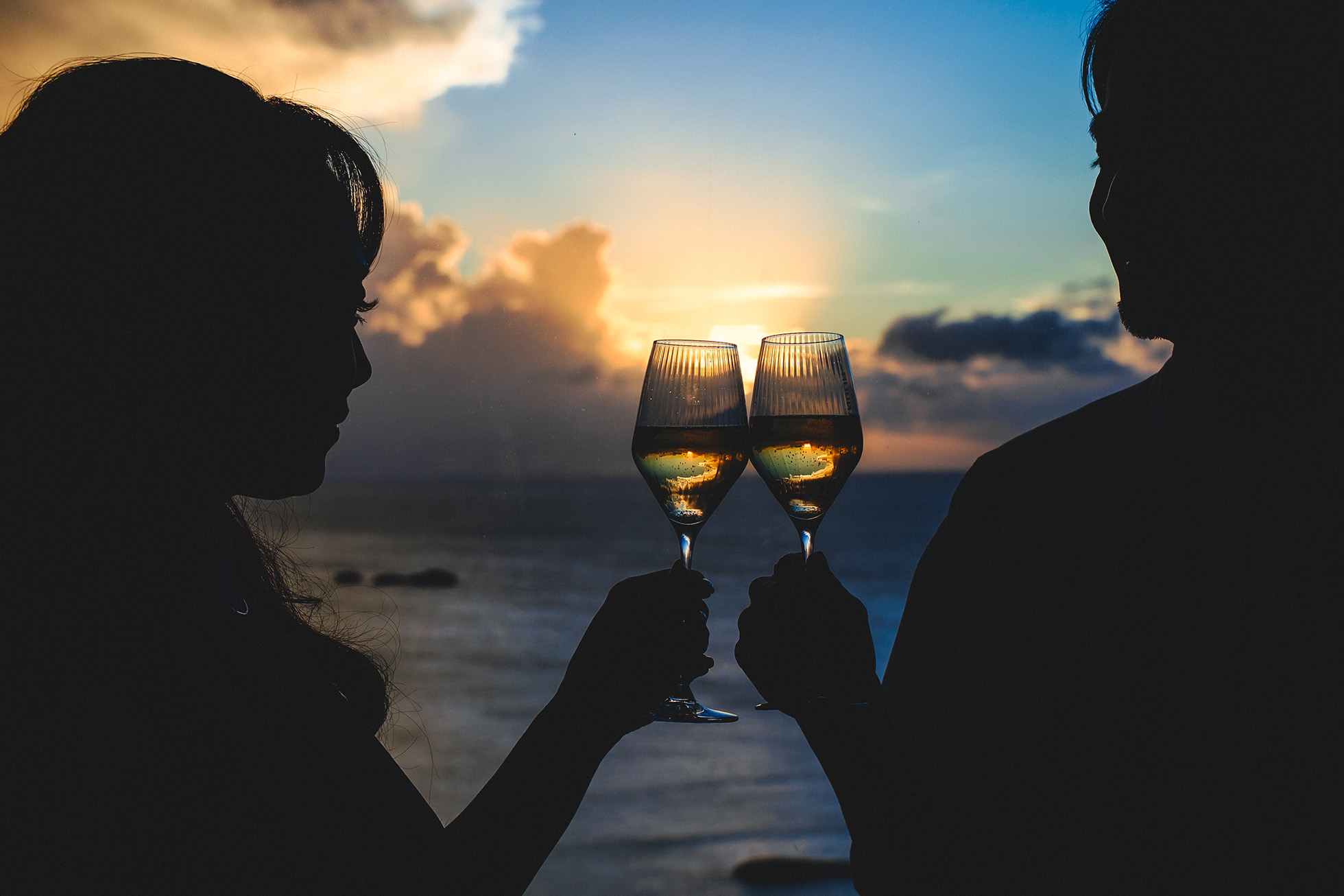 沈んでゆく夕陽を眺めながら楽しむ時間