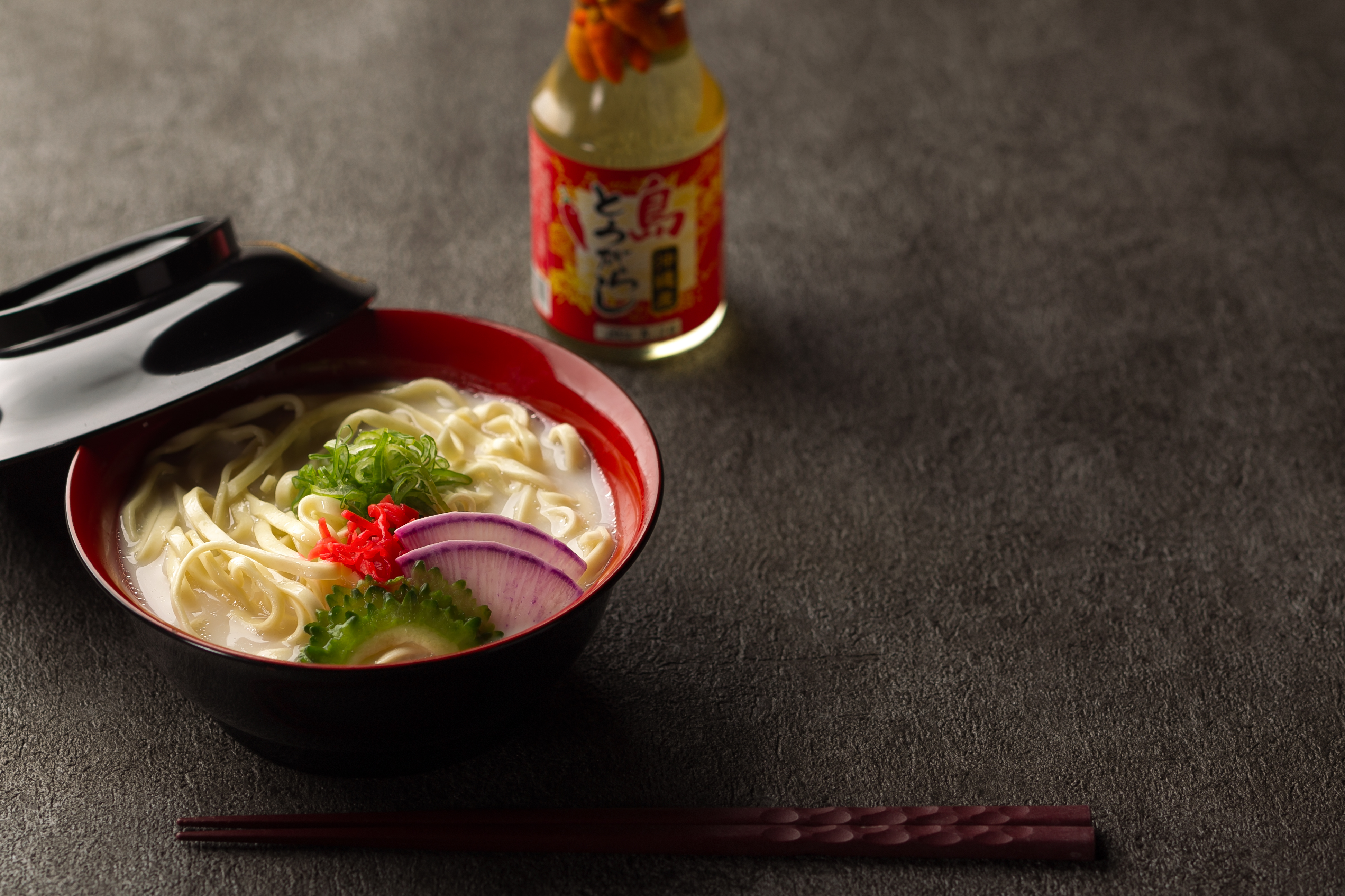 オリジナルメニューの沖縄そば