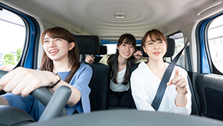 大人数でも快適！車内広々SUV