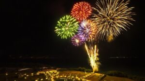 期間限定で開催する”打ち上げ花火”