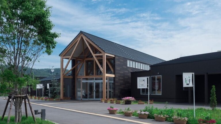 道の駅 ガーデンスパ十勝川温泉｜希少なモール温泉を水着で楽しめるスパ施設