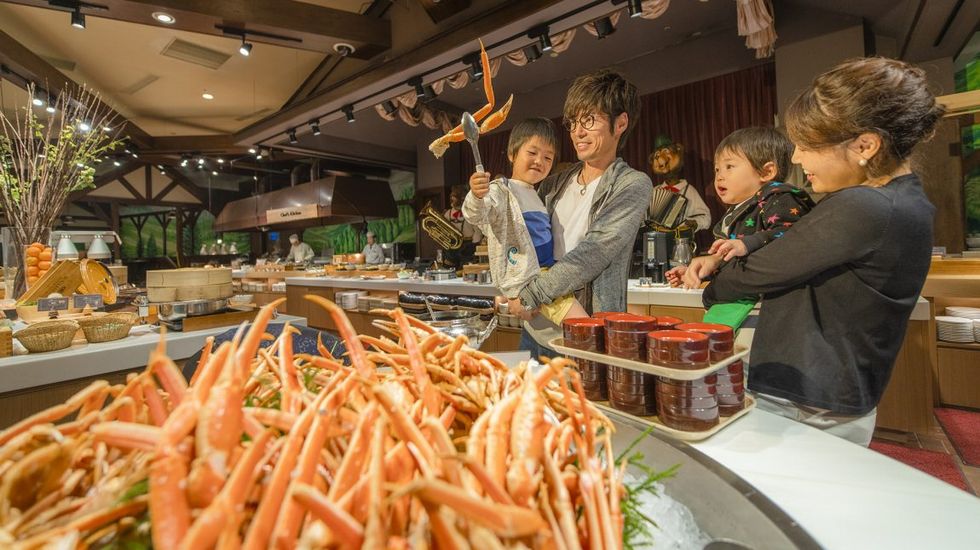 ズワイガニ食べ放題! 北海道・留寿都食材多数の夕食ブッフェ