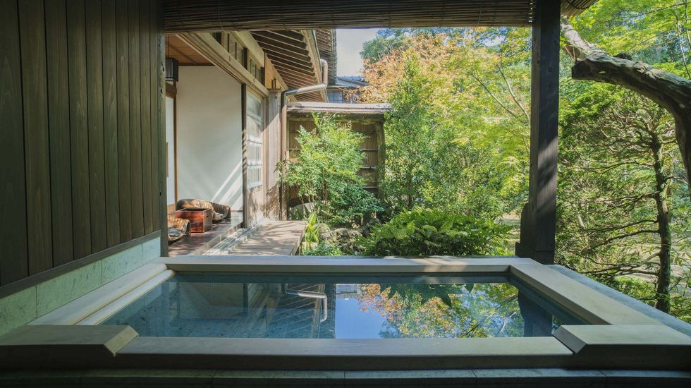おちあいろう_山櫻花_露天風呂
