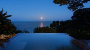 吉祥CAREN_温泉大浴場_碧海からの月_ムーンロード