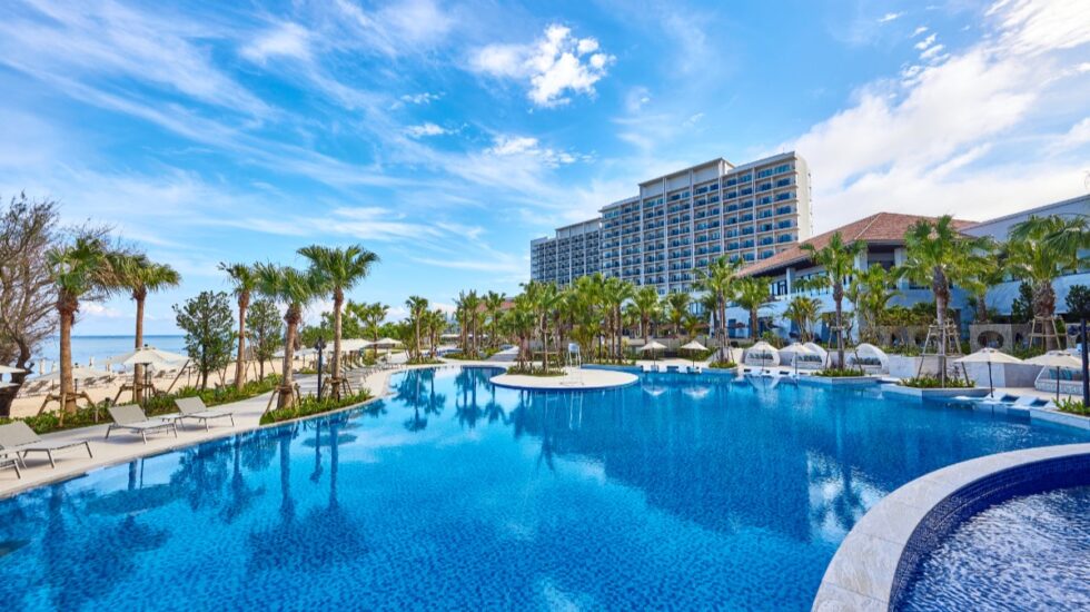 664平米の大きさを誇る、ホテルで最も広いオーシャンプール