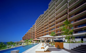 インフィニティプールとホテル