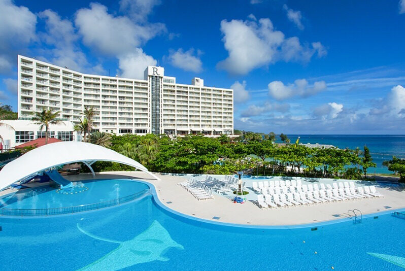 屋外プールも通年利用可能