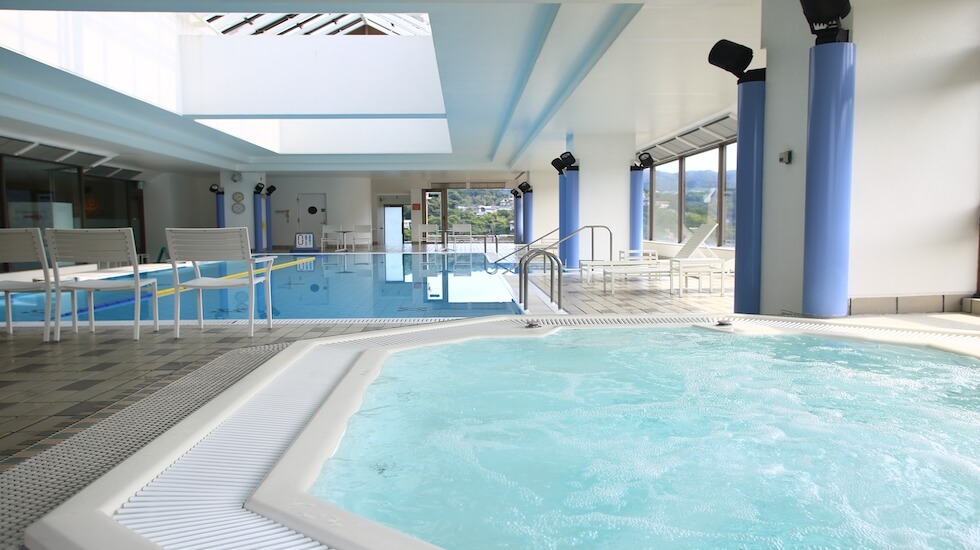 ホテルハーヴェスト伊東_プールとジャグジー