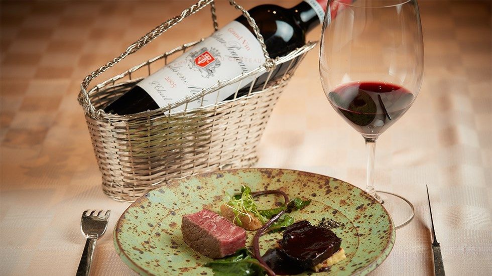 「ひらまつ」が贈るディナーで、フランス料理と沖縄を味わい尽くす
