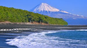 三保海岸と富士山