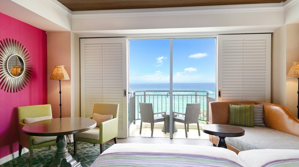 アリビラを包む自然の豊かな色彩を取り入れたデザインの客室