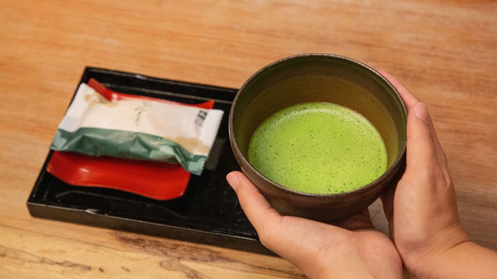 到着時には、仲居さんが″お薄”で長旅の労をねぎらう