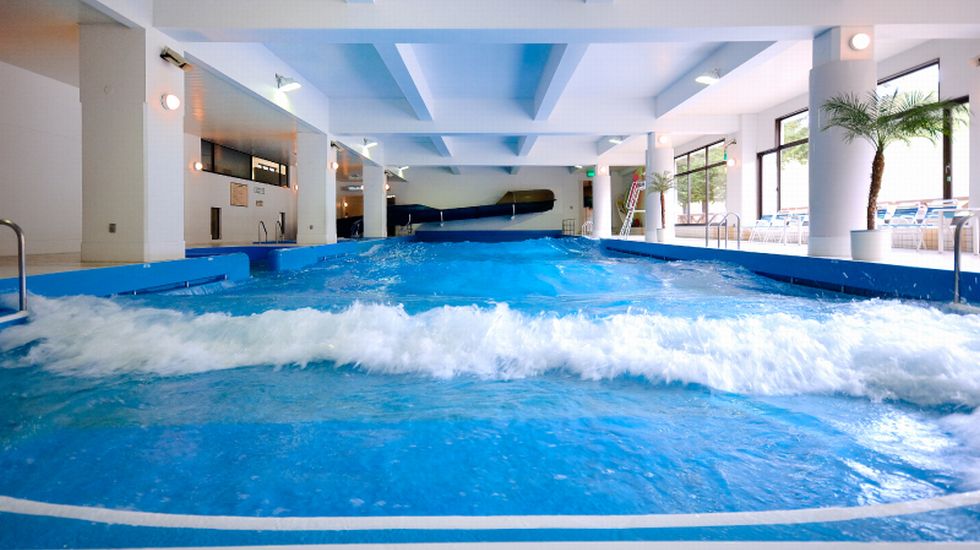 手前が浅く、奥へ行くにつれて徐々に深くなる造り