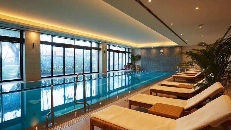 長さ17mの屋内温水プール