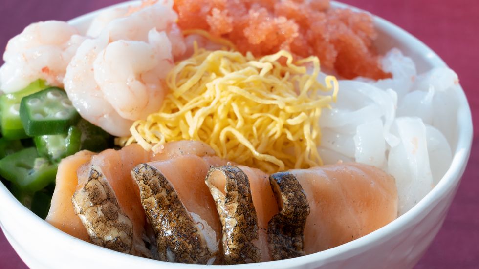 北海道釧路市の「和商市場」発祥の「勝手丼」