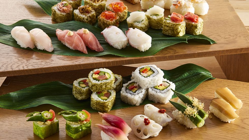朝から握りたての寿司を味わえる