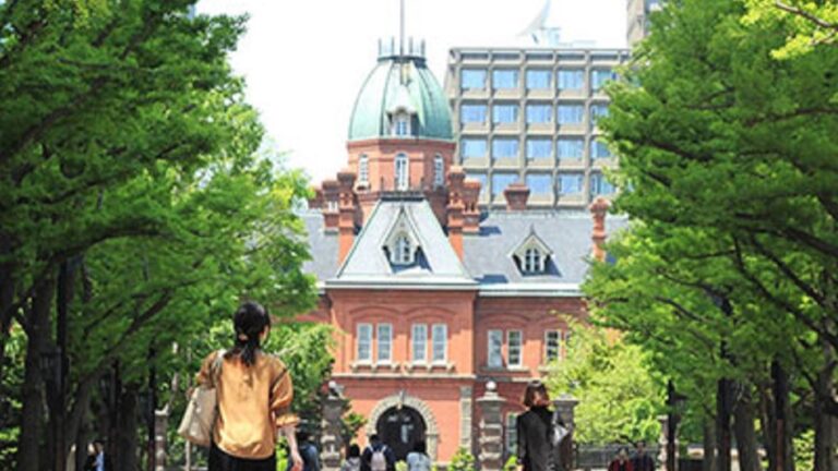 札幌市時計台の後に立ち寄りたい、北海道庁旧本庁舎