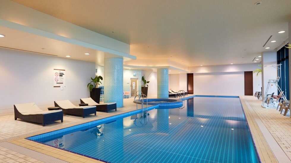 1年を通じてスイミングが楽しめる屋内プール