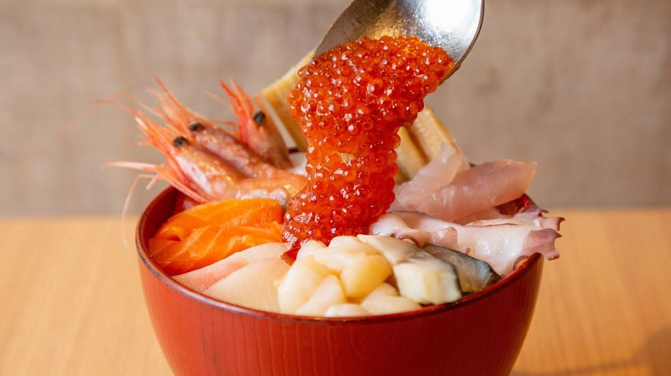 函館湯の川温泉 海と灯／ヒューイットリゾート_朝食海鮮丼