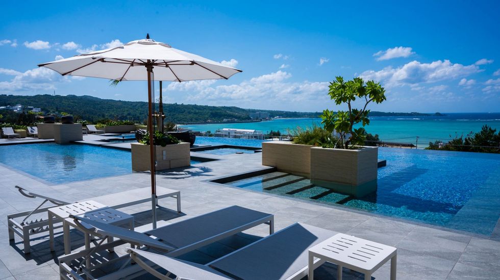 洗練されたデザインのインフィニティオーシャンプール