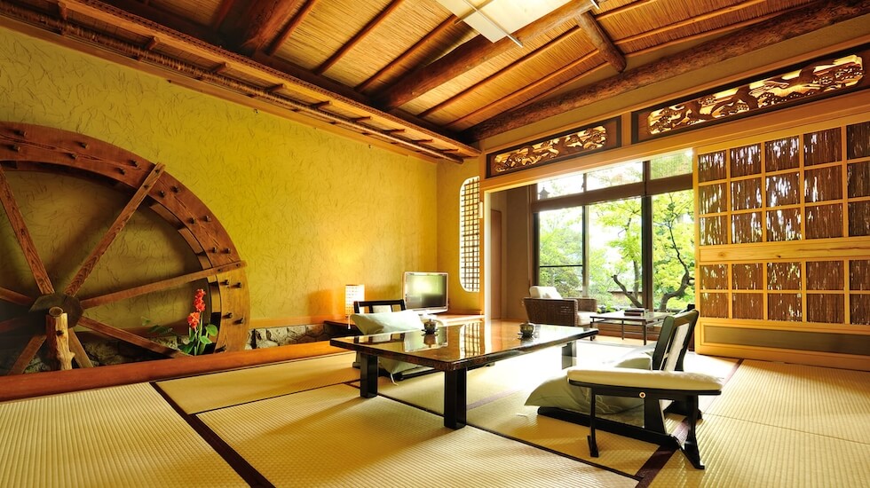 伝統美の息吹が宿る館。組子細工の美しさに足も止まる