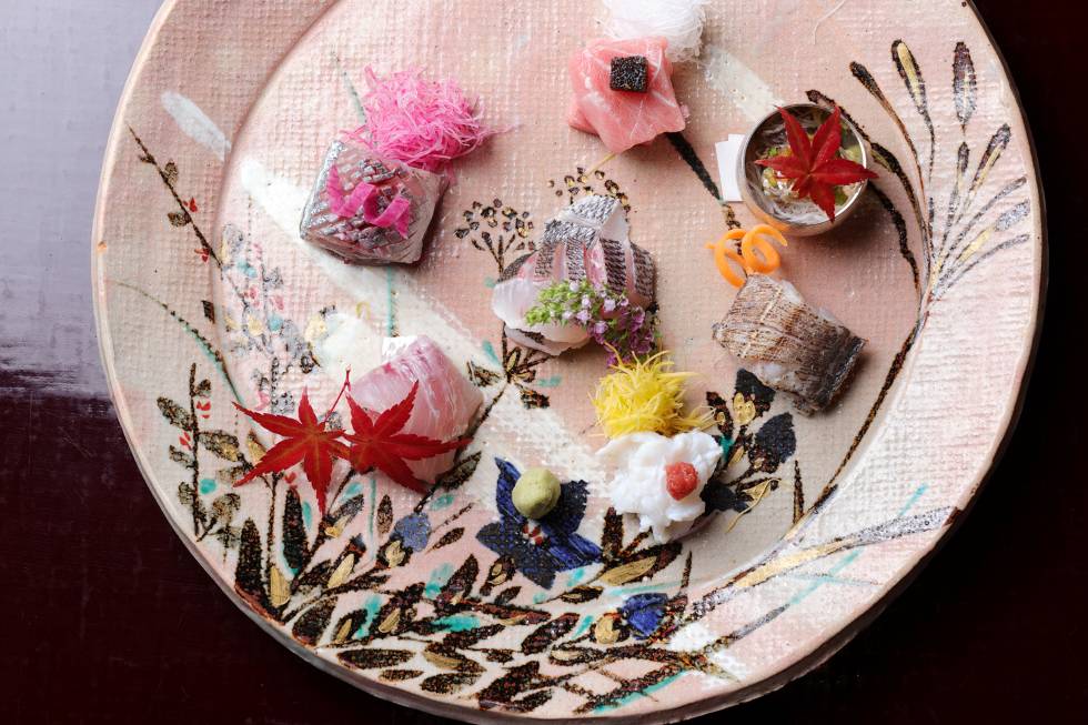 赤沢迎賓館_夕食＿お造りのお皿真俯瞰