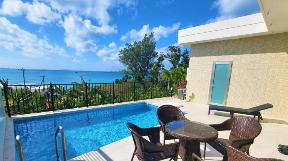 各棟専用の温水プライベートプール