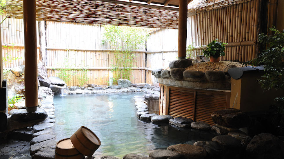 館内で湯めぐりが楽しめる、六つの源泉と九つの湯