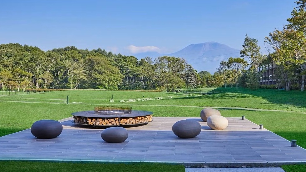 四季折々の絶景に感動…浅間山を望む天然芝グリーンフィールド