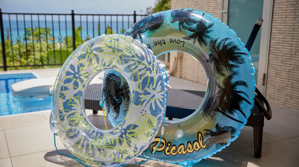 無料で貸し出しているドーナツ型の浮き輪