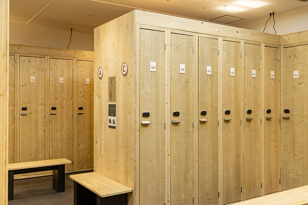 リストバンド式ルームキーでスキーを快適に