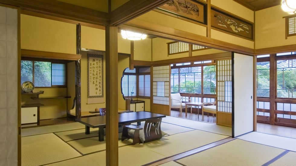 島崎藤村をはじめ多くの文人墨客が宿泊した、国登録有形文化財の宿