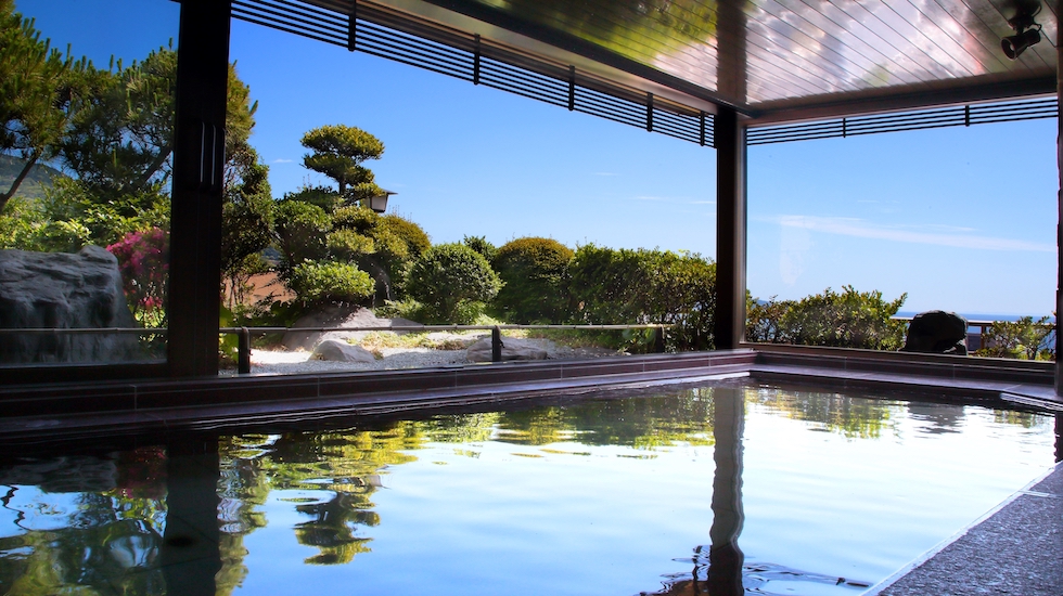 四季を愛でて風流を愉しむ、和の粋に溢れた数寄屋造りの離れがある宿