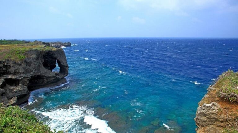 万座毛のツウな楽しみ方から 周辺情報まで完全網羅！