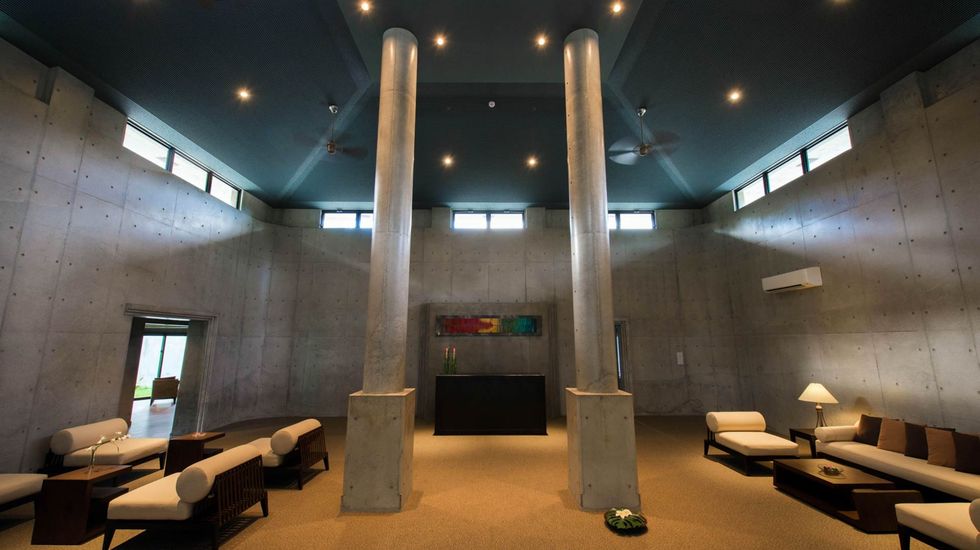 自然とのコントラストが美しい、唯一無二の建築デザイン