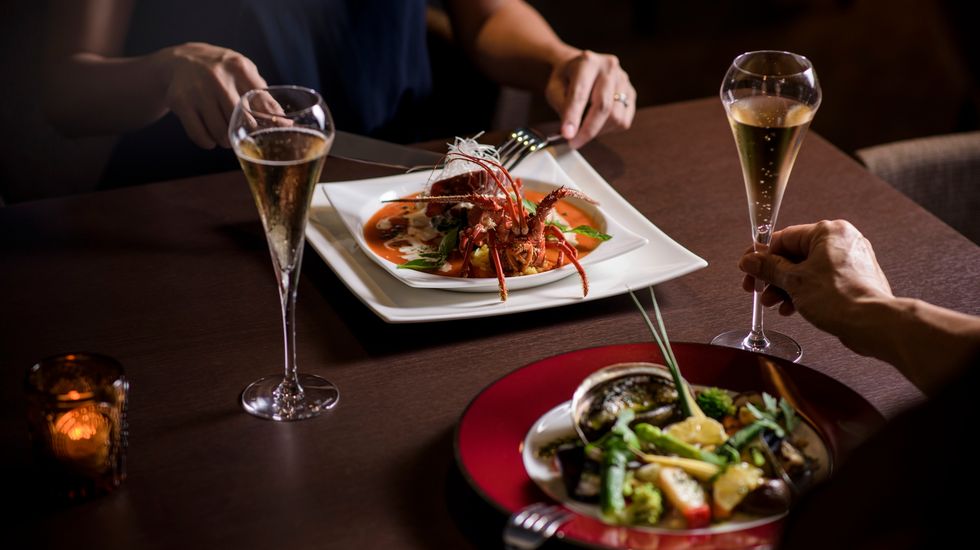 沖縄県産黒毛和牛やあぐー豚など、贅沢ディナー