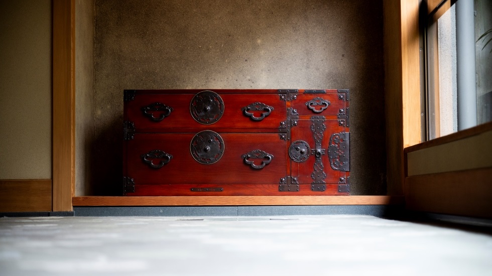 数寄屋造りの宿に調和する調度品や北欧家具