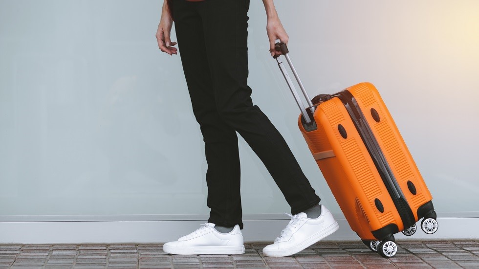 旅先の名物料理を楽しんで