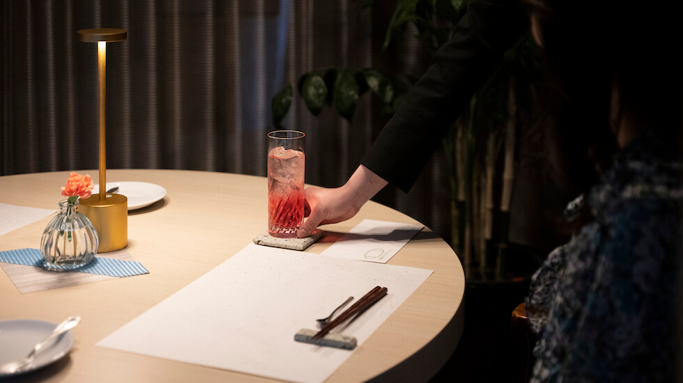 彩り豊かなカクテルやオリジナルドリンクも