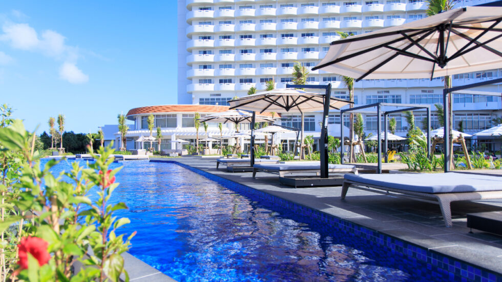 ゆくる（＝休む）プールは大人専用の寛ぎエリア